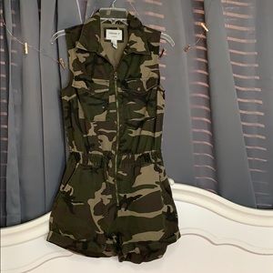 zip front Camouflage sleeveless romper